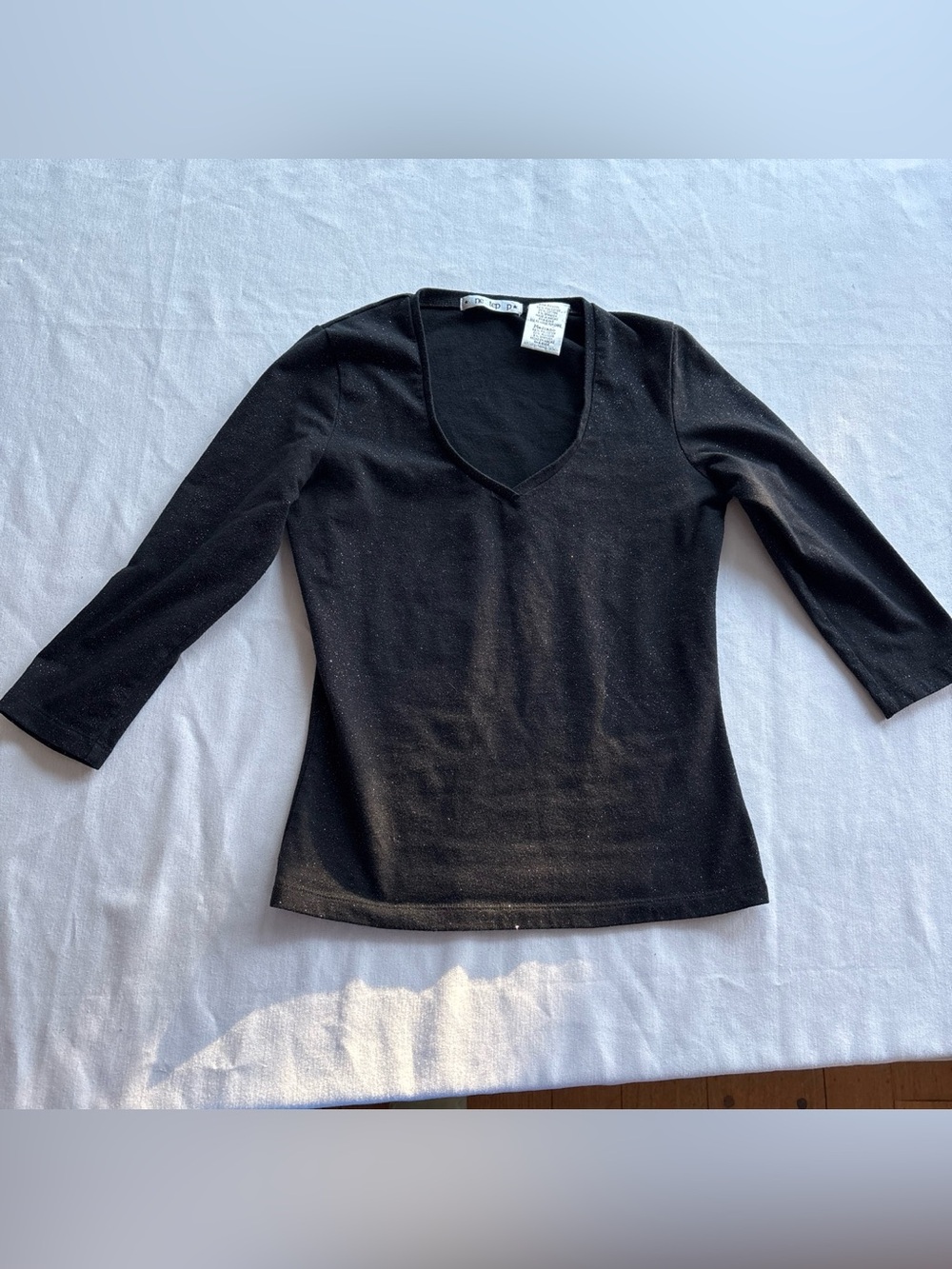 Vintage Black Long-Sleeve V-Neck Top - Step Up